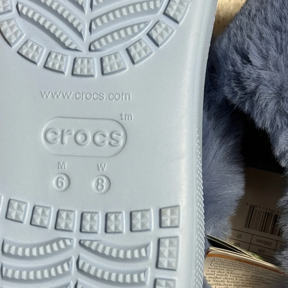 Crocs dual comfort Blue Fuzzy Clogs size women 8 men 6 f - Picture 6 of 7